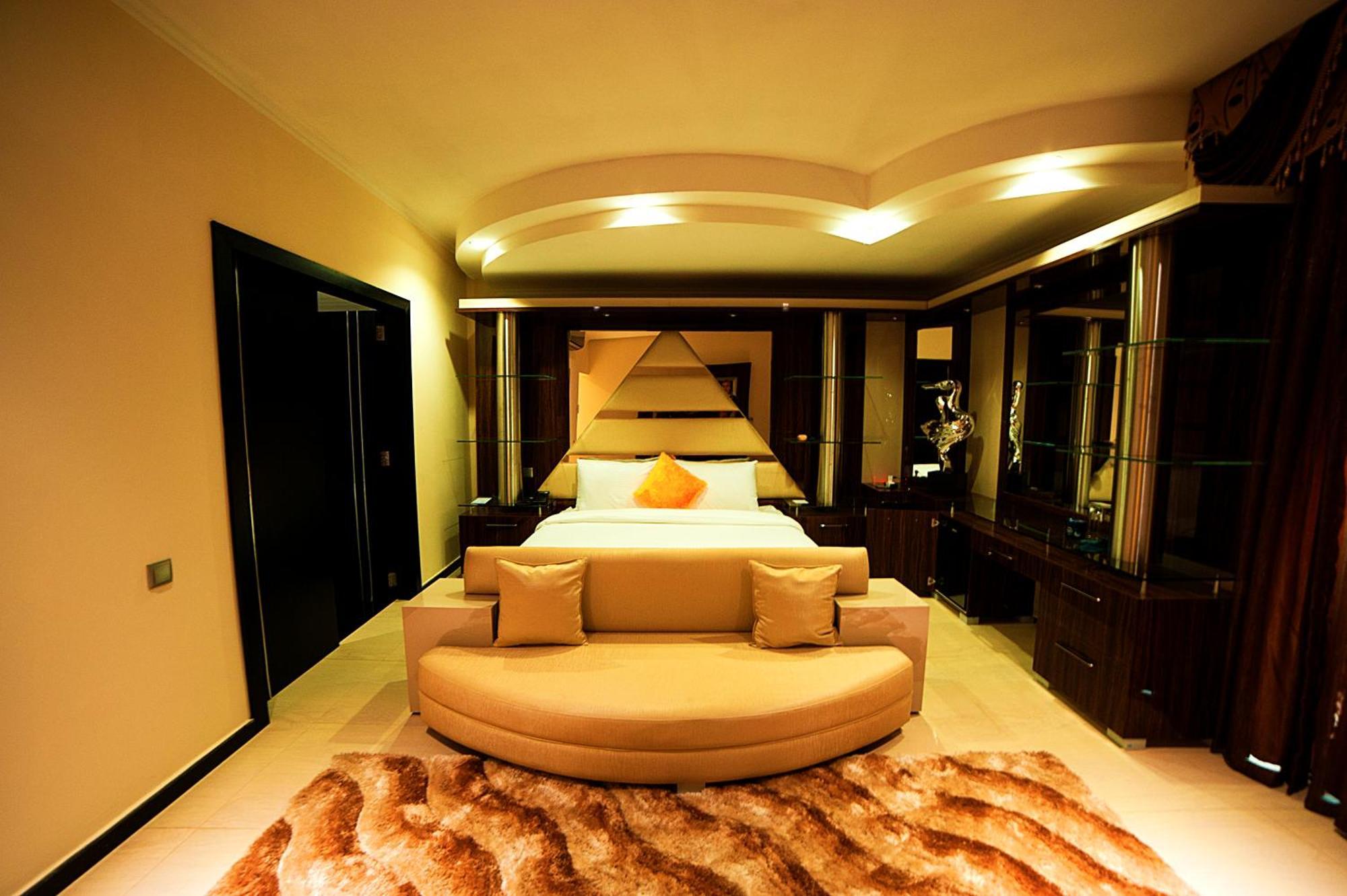 New Hotel-نامبولا المظهر الخارجي الصورة