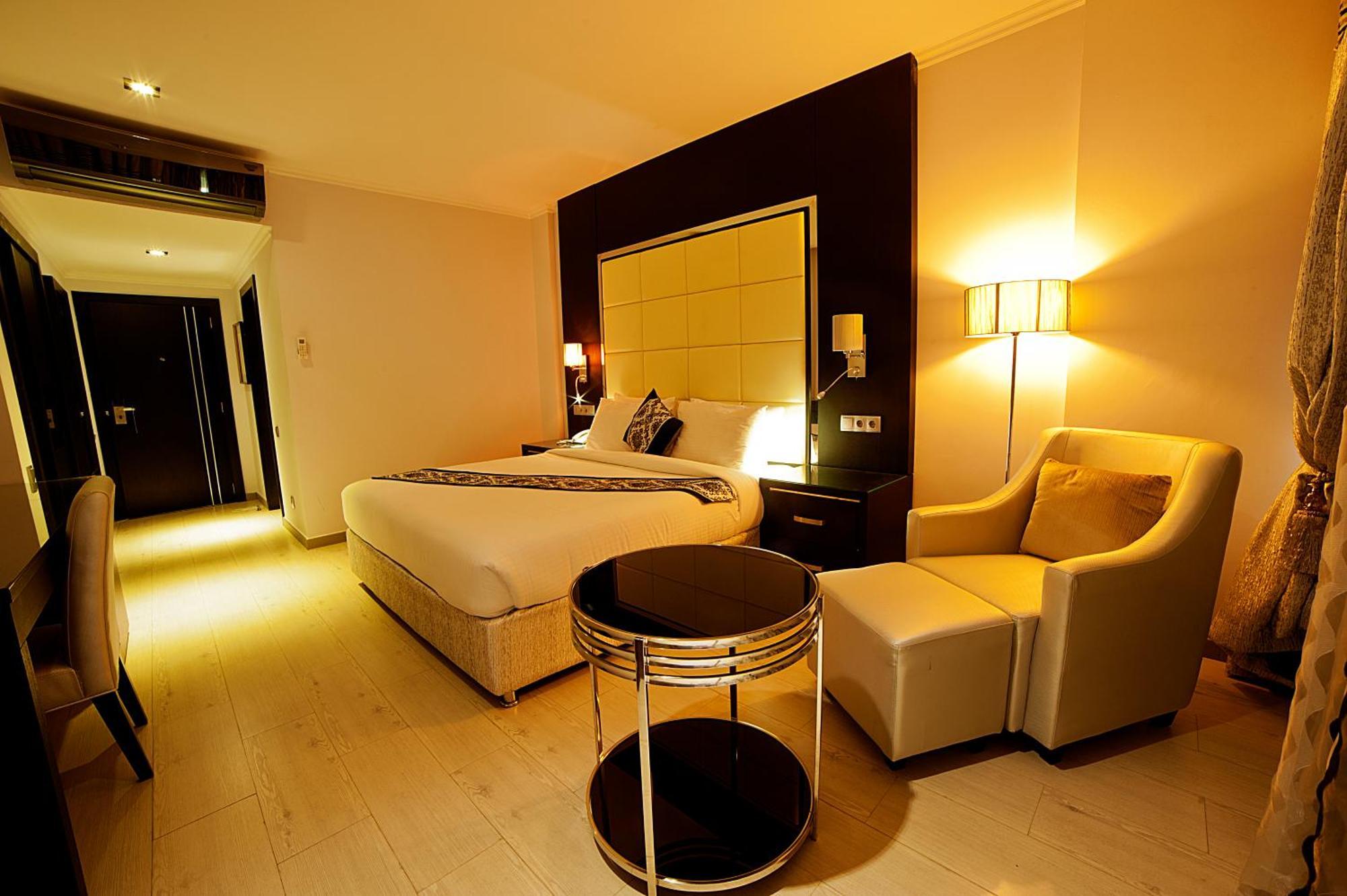 New Hotel-نامبولا المظهر الخارجي الصورة
